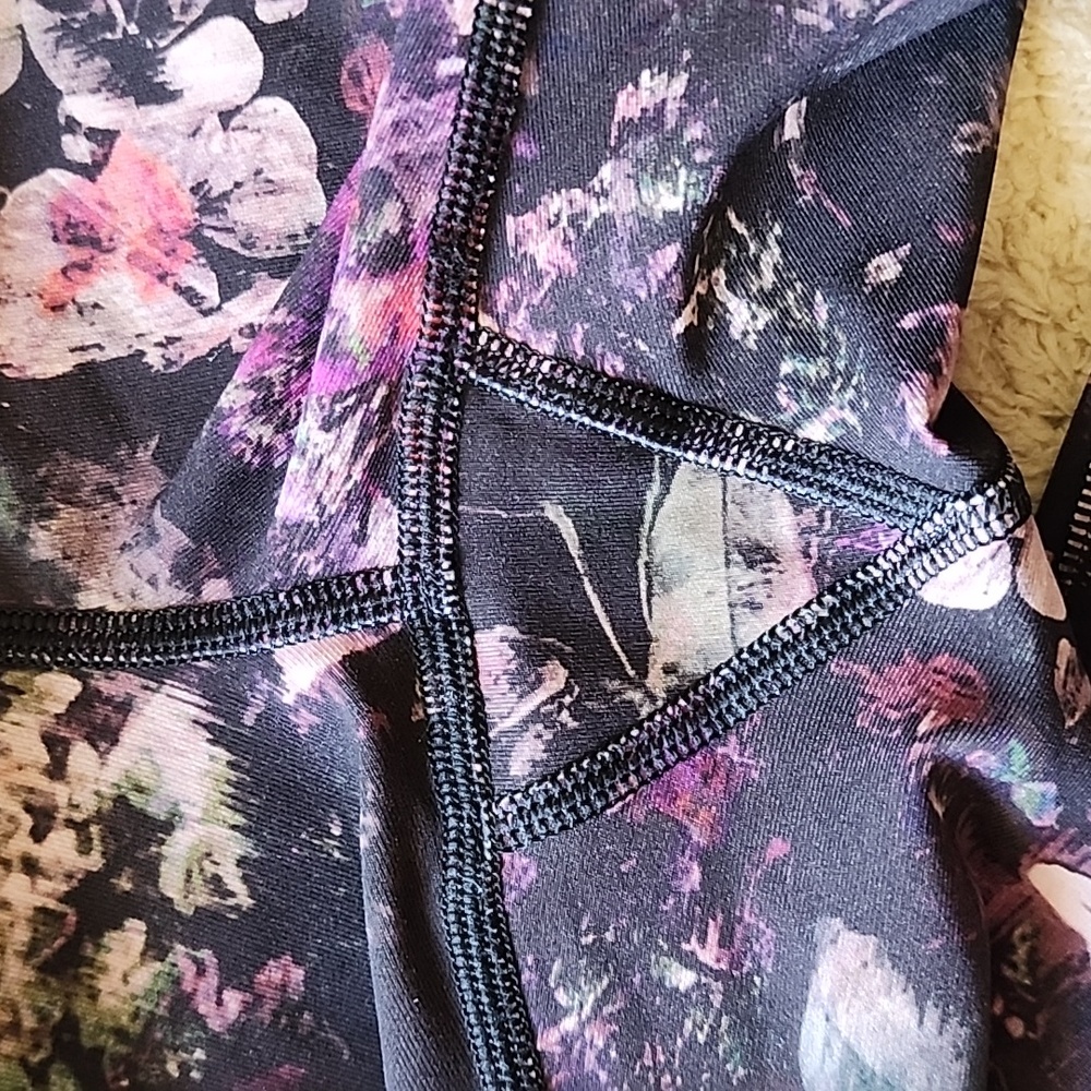 Lululemon Wunder Under Crop HR *Roll Down Scallop Full-On Luxtreme 24" EUC - Picture 4 of 6